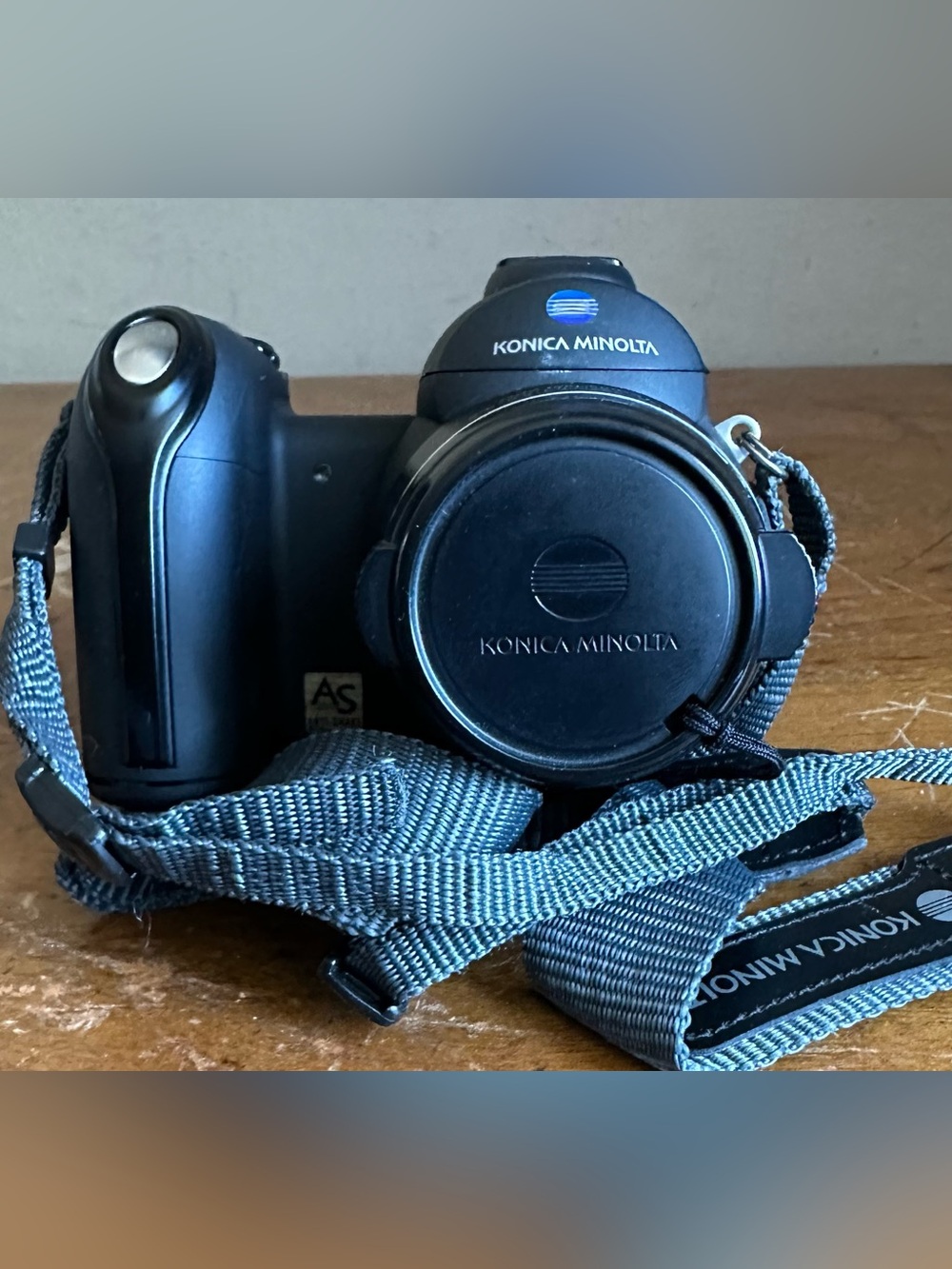 Konica Minolta Dimage Z5 5MP 12x Optical Zoom Digital Camera FOR PARTS/REPAIR